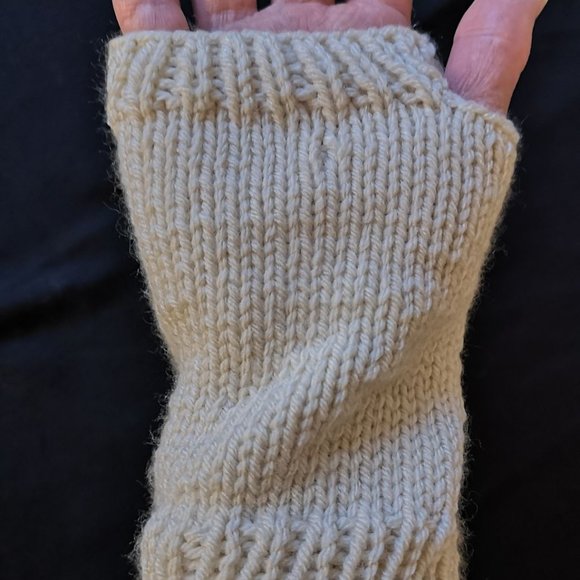 HOST PICK new Owl Knit Fingerless Gloves Mittens Hooter Made in Canada - Picture 7 of 7